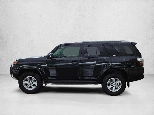 Used 2018 Toyota 4Runner SR5 AWD/4WD image 9