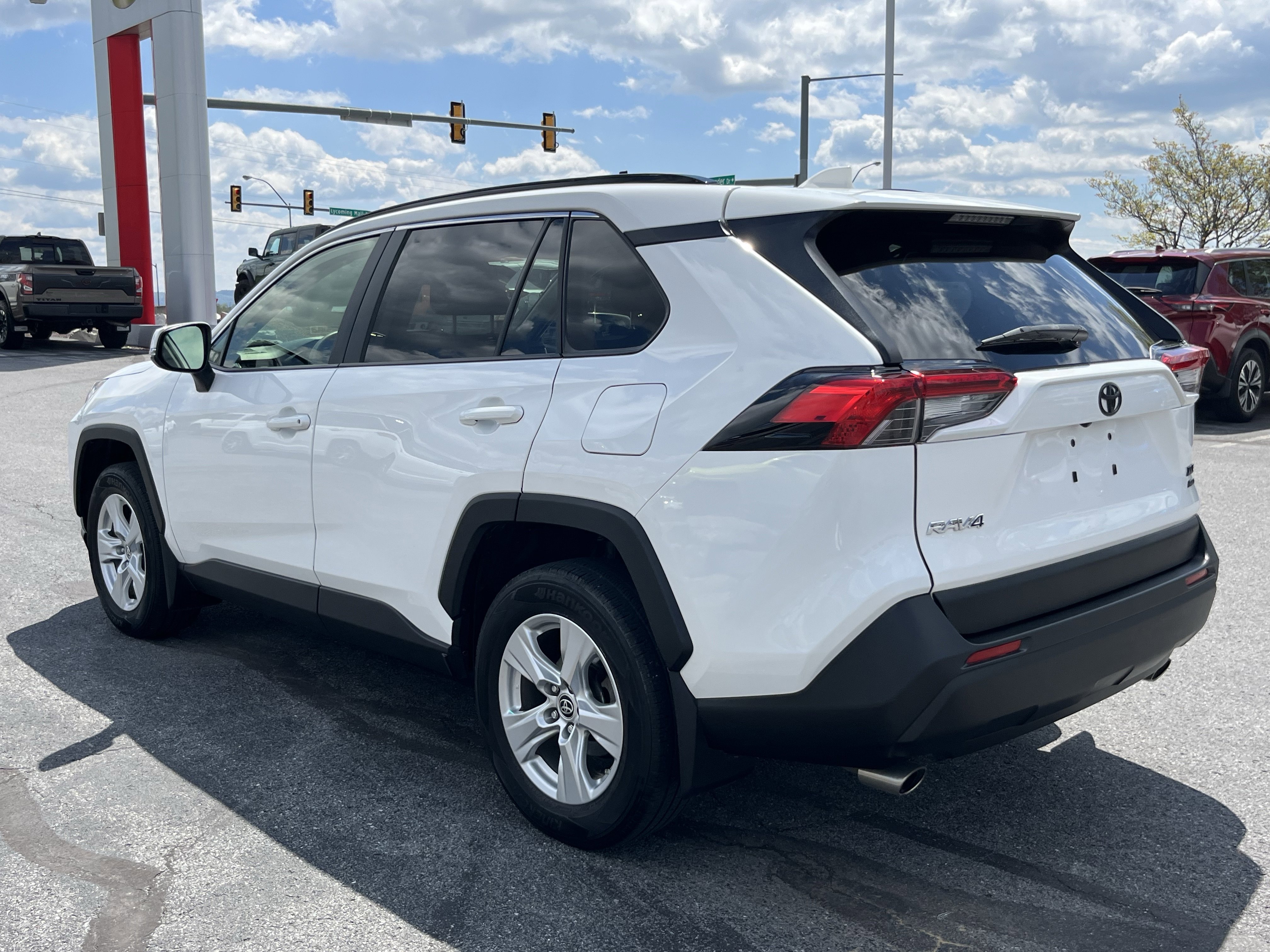 Used 2019 Toyota RAV4 XLE w/ All Weather Liner Package AWD/4WD image 8