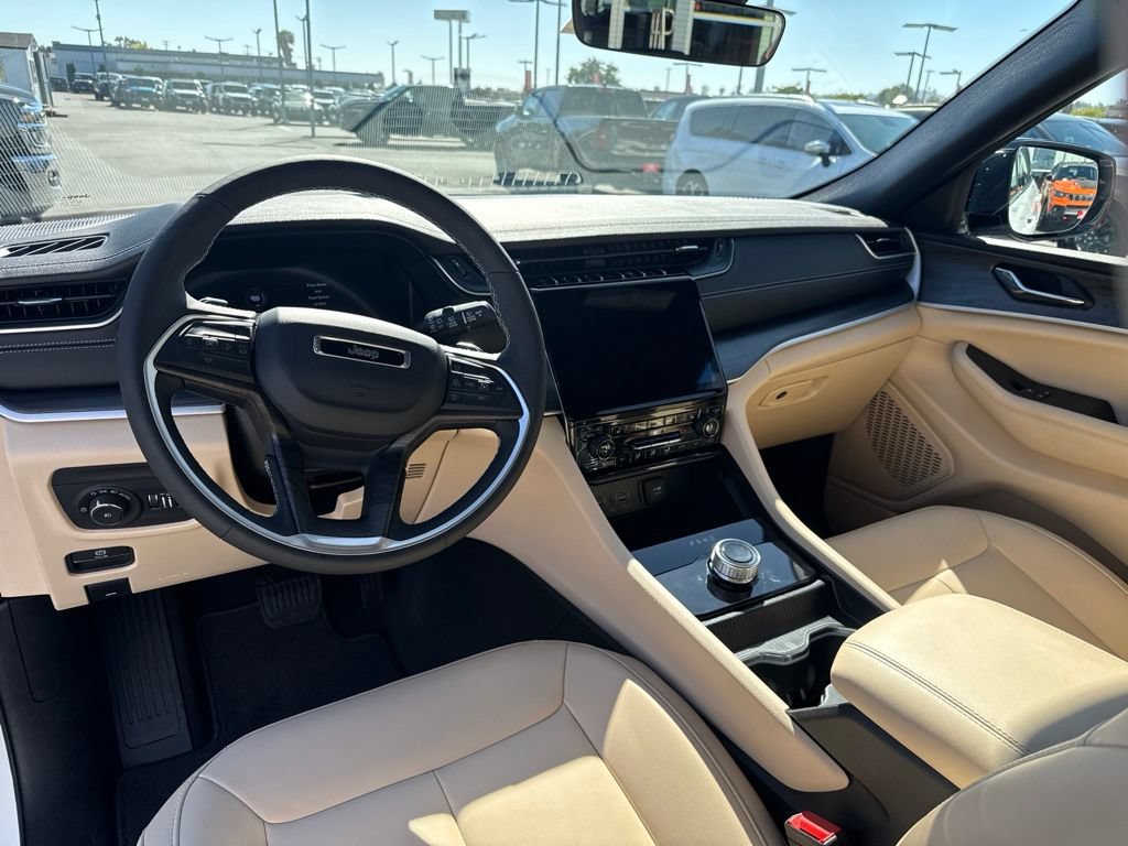 Certified 2025 Jeep Grand Cherokee Limited RWD image 16