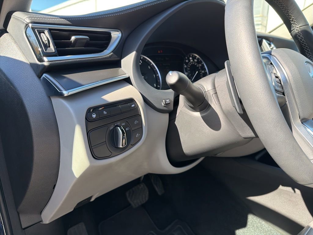 Used 2025 INFINITI QX50 Luxe image 17