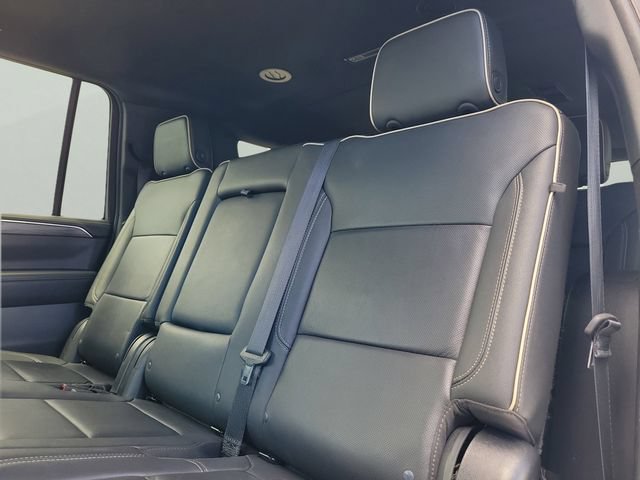Used 2024 GMC Yukon XL SLT RWD image 10