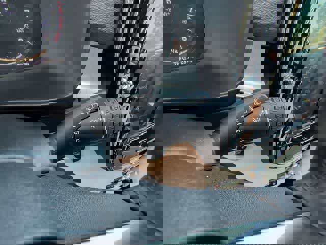 Used 2021 Volvo XC40 T5 Momentum w/ Protection Package Premier image 25