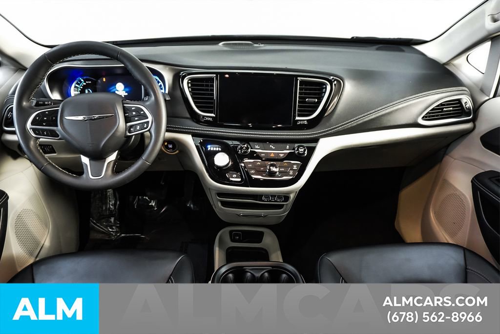 Used 2024 Chrysler Pacifica Select image 25