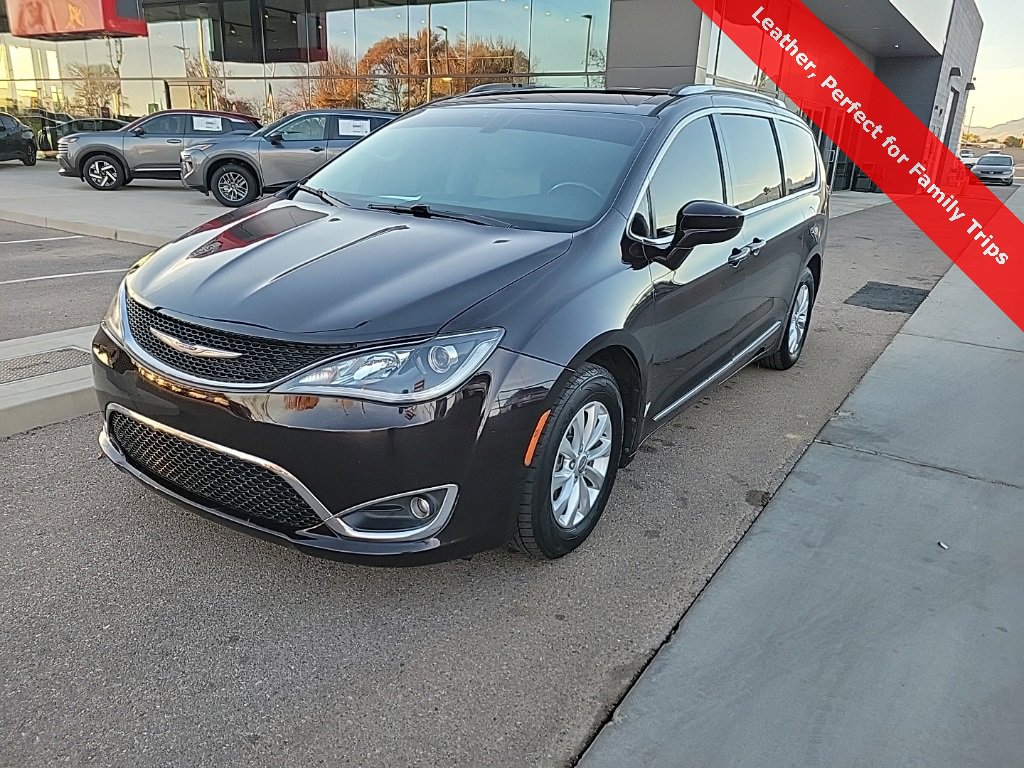 Used 2019 Chrysler Pacifica Touring-L image 3