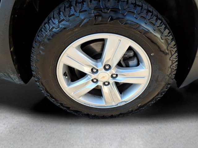 Used 2022 Chevrolet Trax LS w/ Tint and Cruise Package AWD/4WD image 19