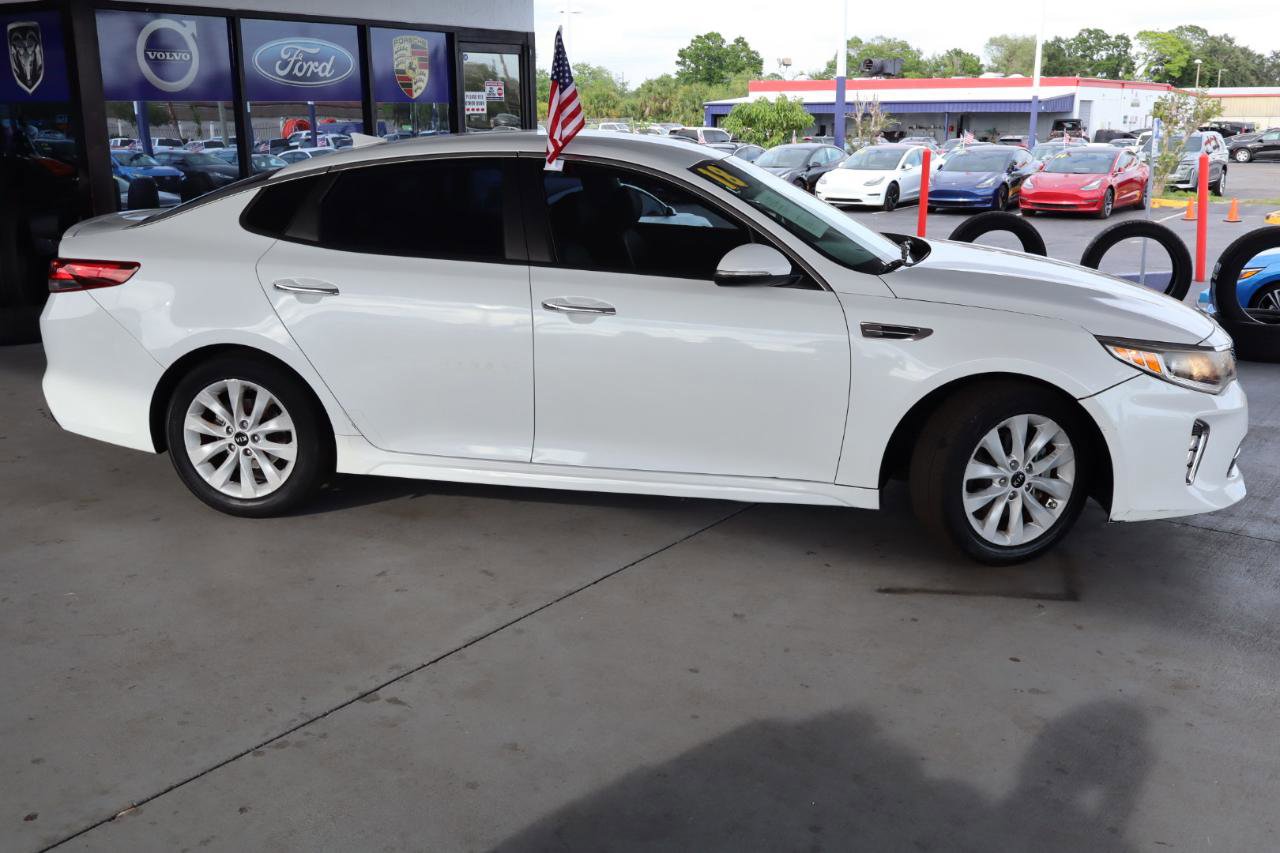 Used 2018 Kia Optima S FWD image 4