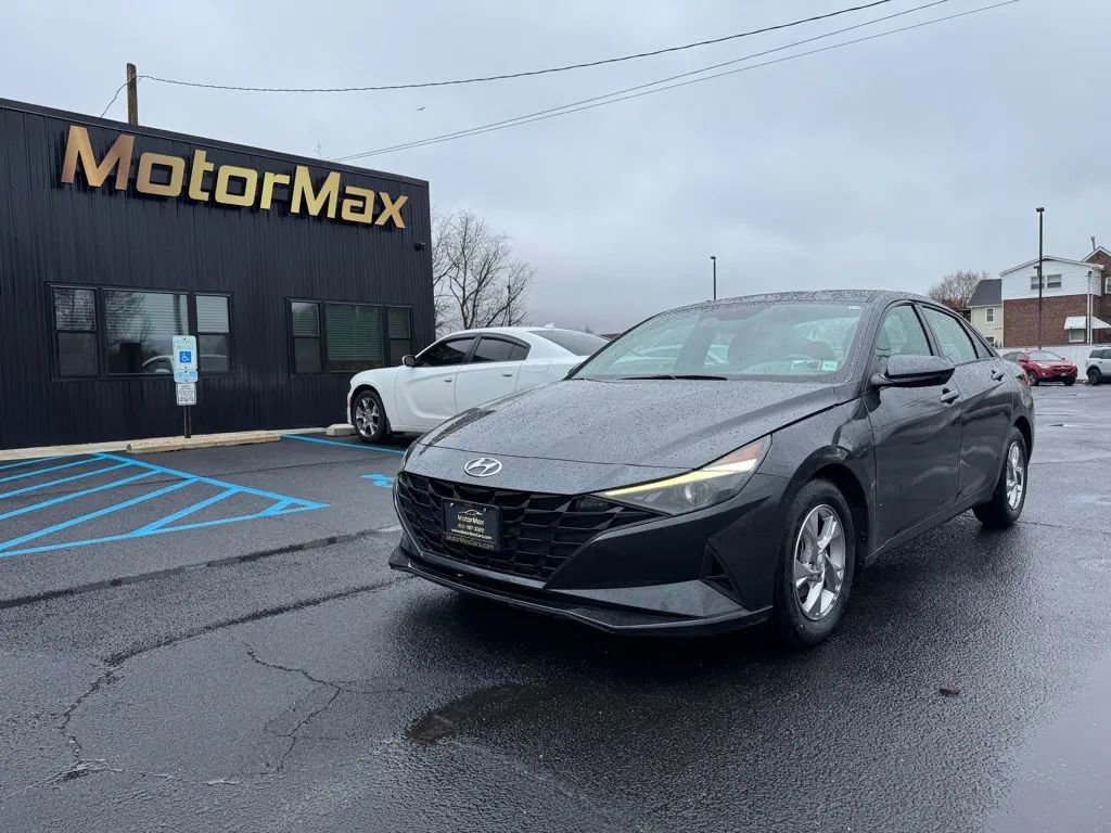 Used 2021 Hyundai Elantra SE w/ Cargo Package