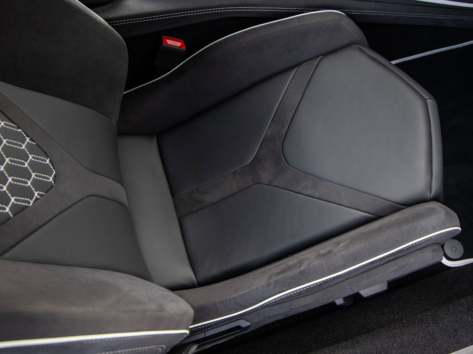 Used 2024 Lamborghini Revuelto image 48