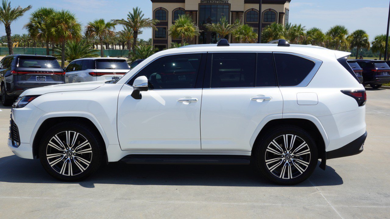 Certified 2024 Lexus LX 600 4WD w/ Luxury Package image 5