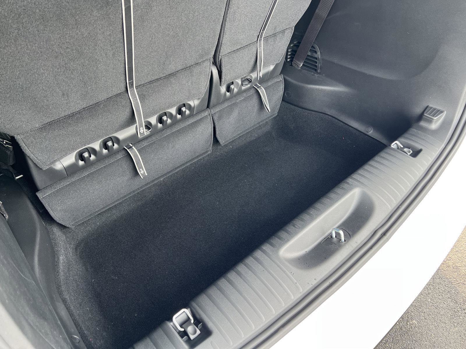 New 2026 Chrysler Voyager LX image 38