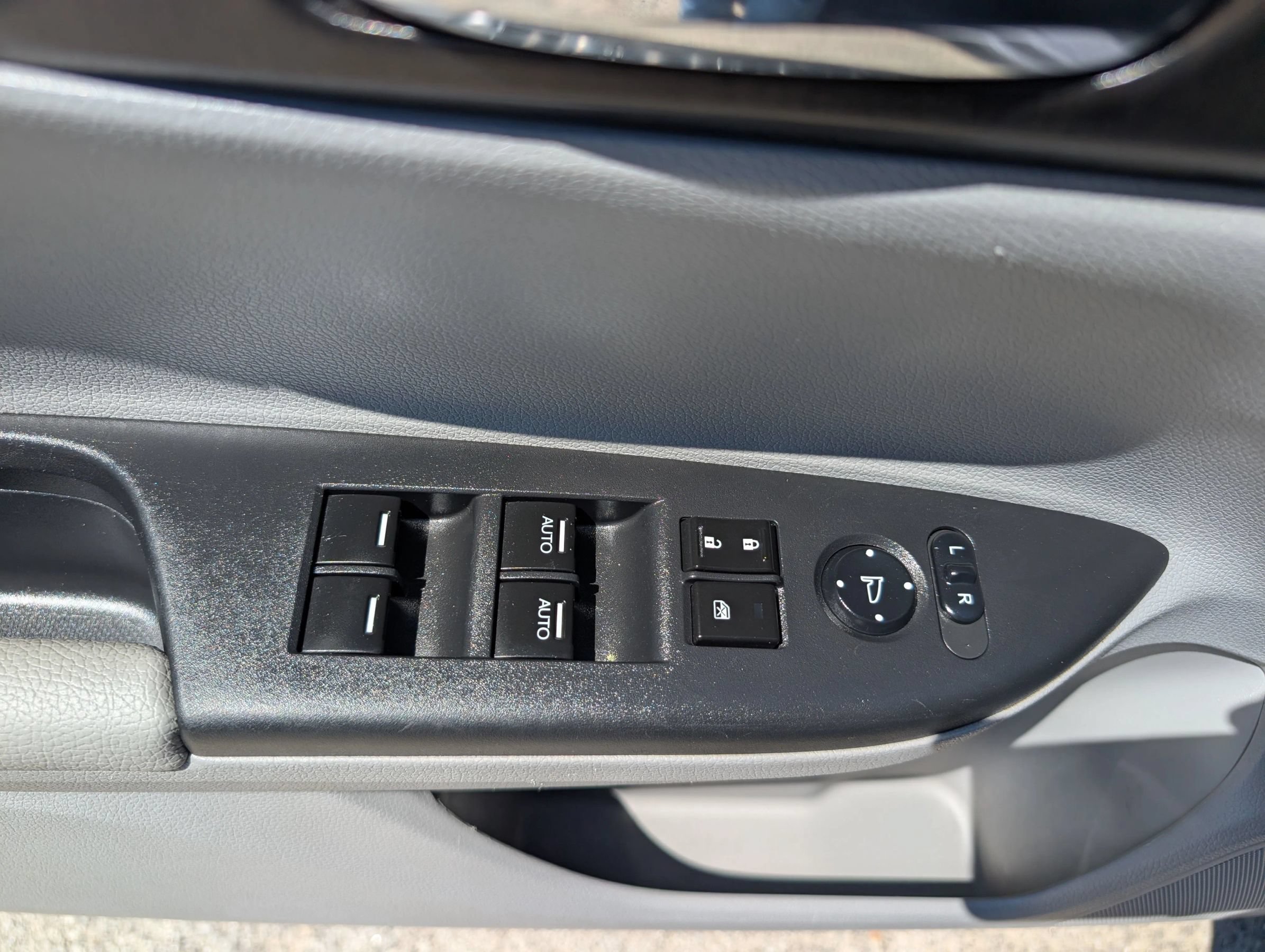 Used 2013 Honda Accord EX-L image 9
