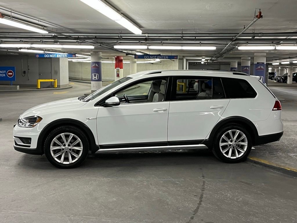 Used 2017 Volkswagen Golf Alltrack S image 29