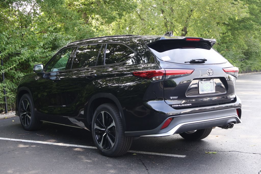 Used 2022 Toyota Highlander XSE FWD image 5