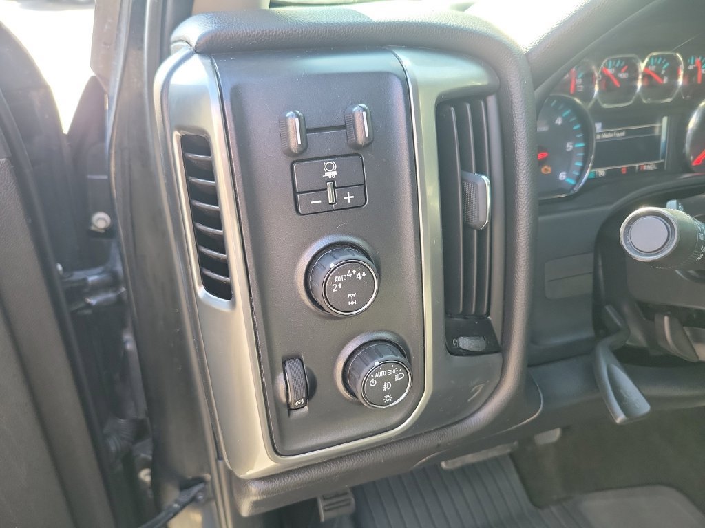 Used 2018 Chevrolet Silverado 1500 LT w/ Redline Edition AWD/4WD image 25