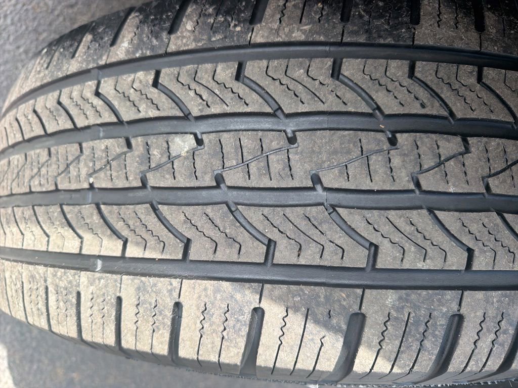 Used 2022 Ford Explorer XLT w/ Equipment Group 202A AWD/4WD image 48