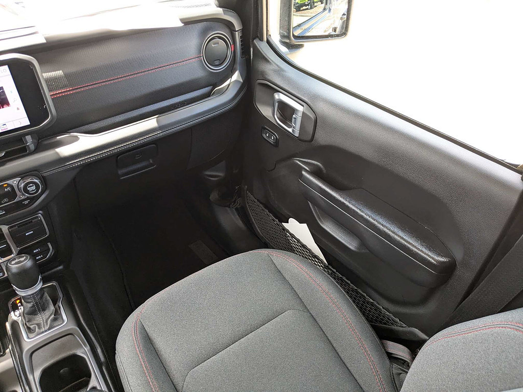 Used 2024 Jeep Wrangler Unlimited Rubicon AWD/4WD image 17