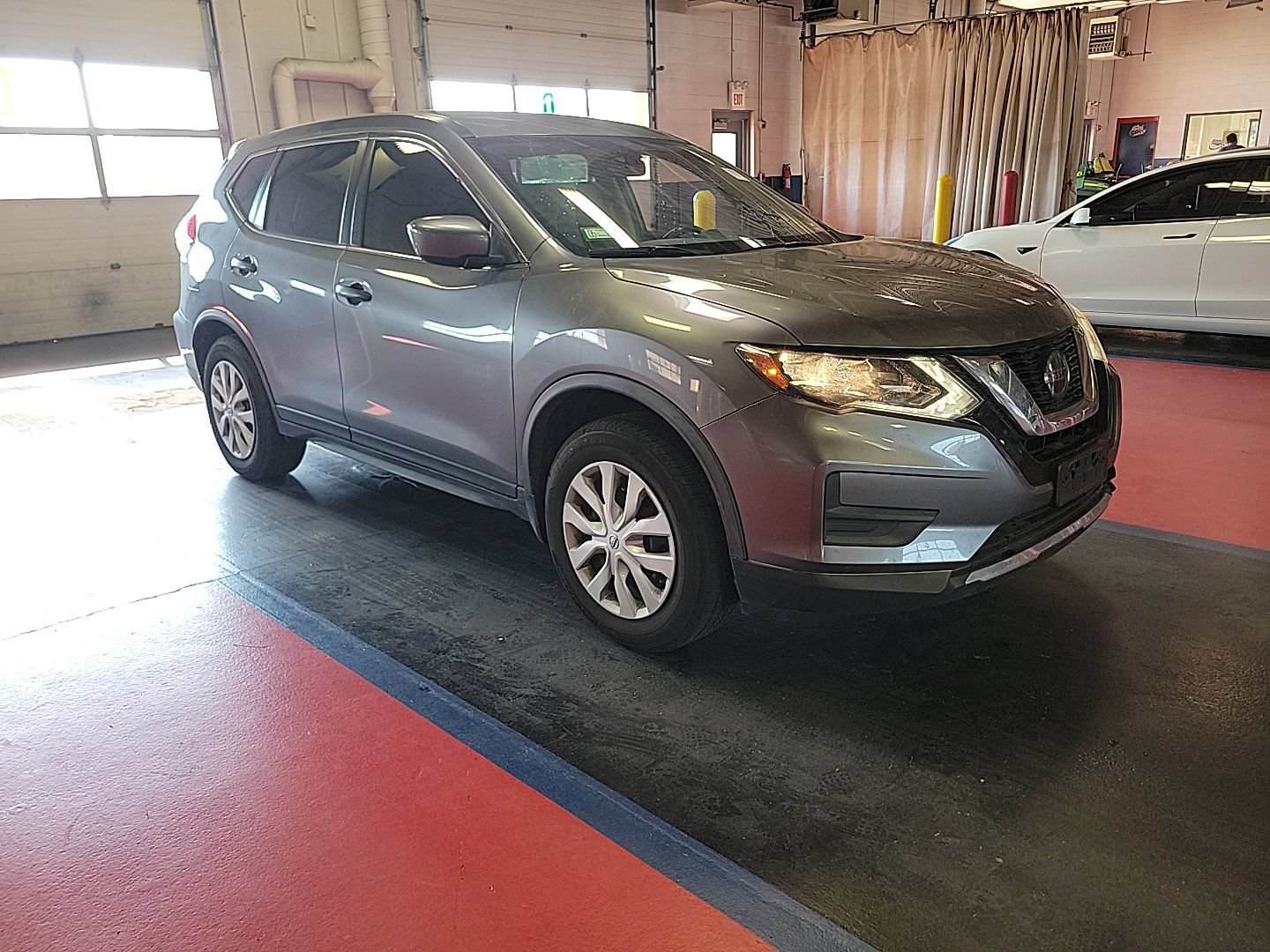 Used 2020 Nissan Rogue S FWD video 2