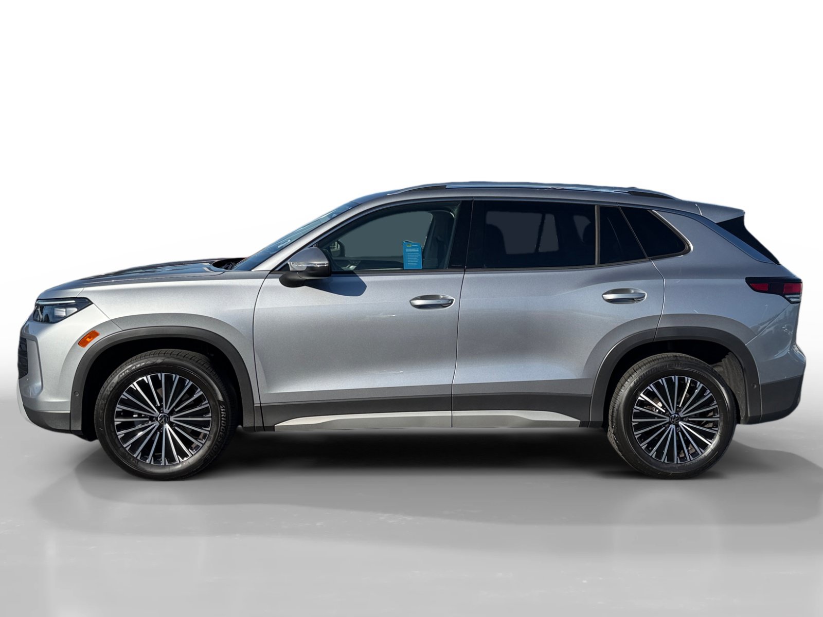 Certified 2025 Volkswagen Tiguan S FWD image 2