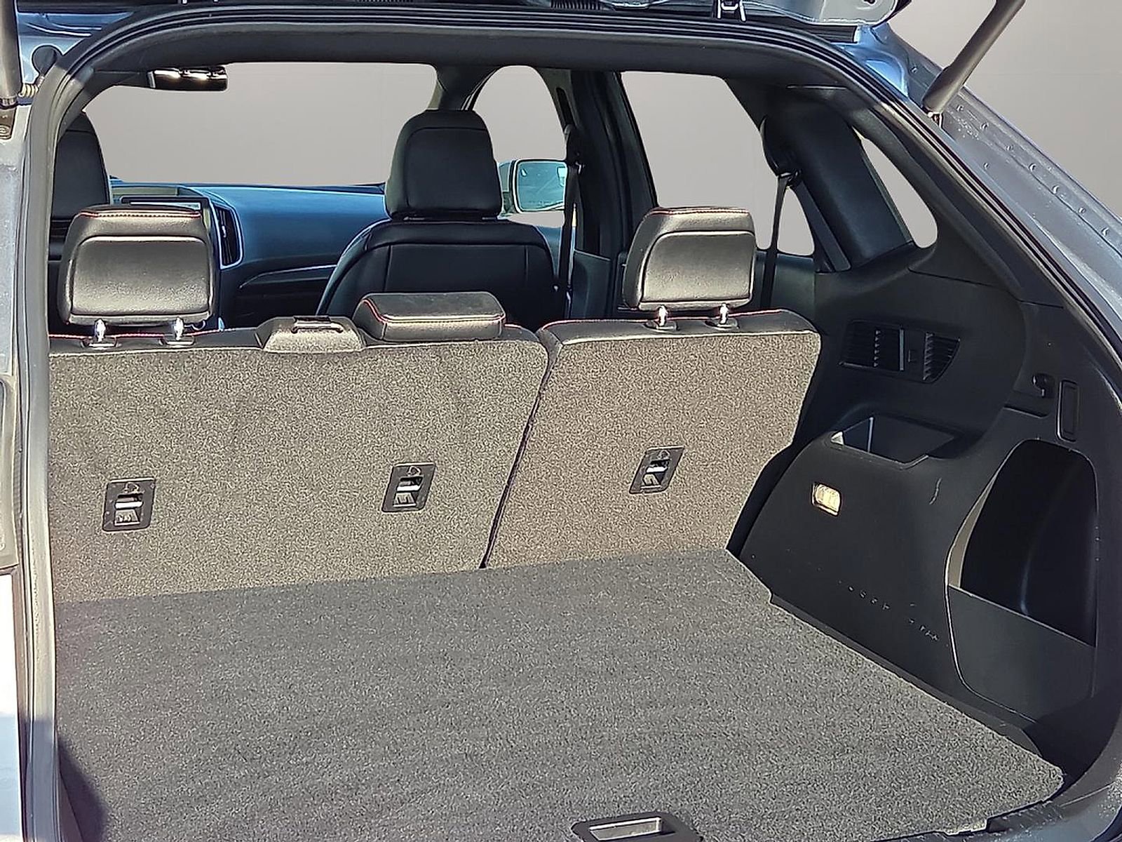 Certified 2024 Ford Edge ST-Line w/ Class II Trailer Tow Package AWD/4WD image 8