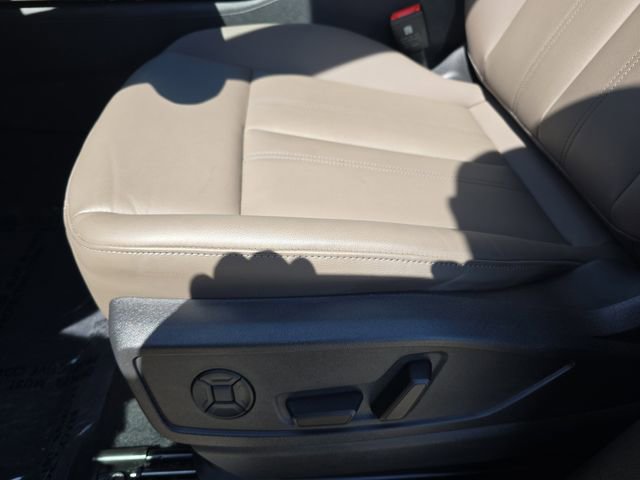 Used 2025 Audi Q5 Premium w/ Convenience Package image 32