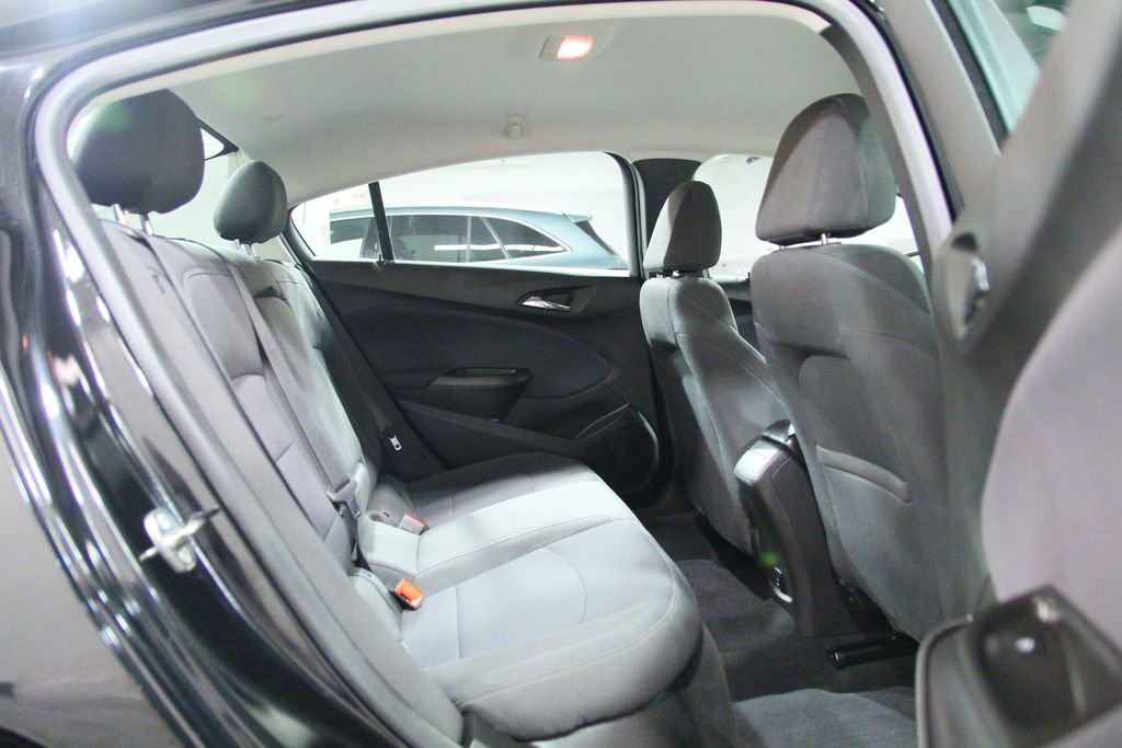 Used 2018 Chevrolet Cruze LT w/ Convenience Package FWD image 23