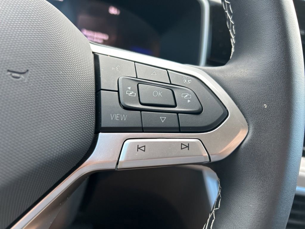 Certified 2025 Volkswagen Taos SE image 20