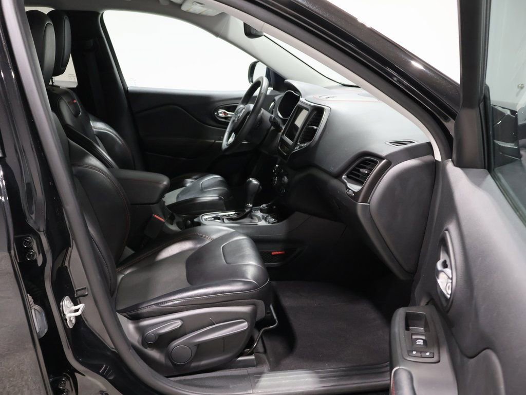 Used 2022 Jeep Cherokee Trailhawk w/ Comfort/Convenience Group image 22