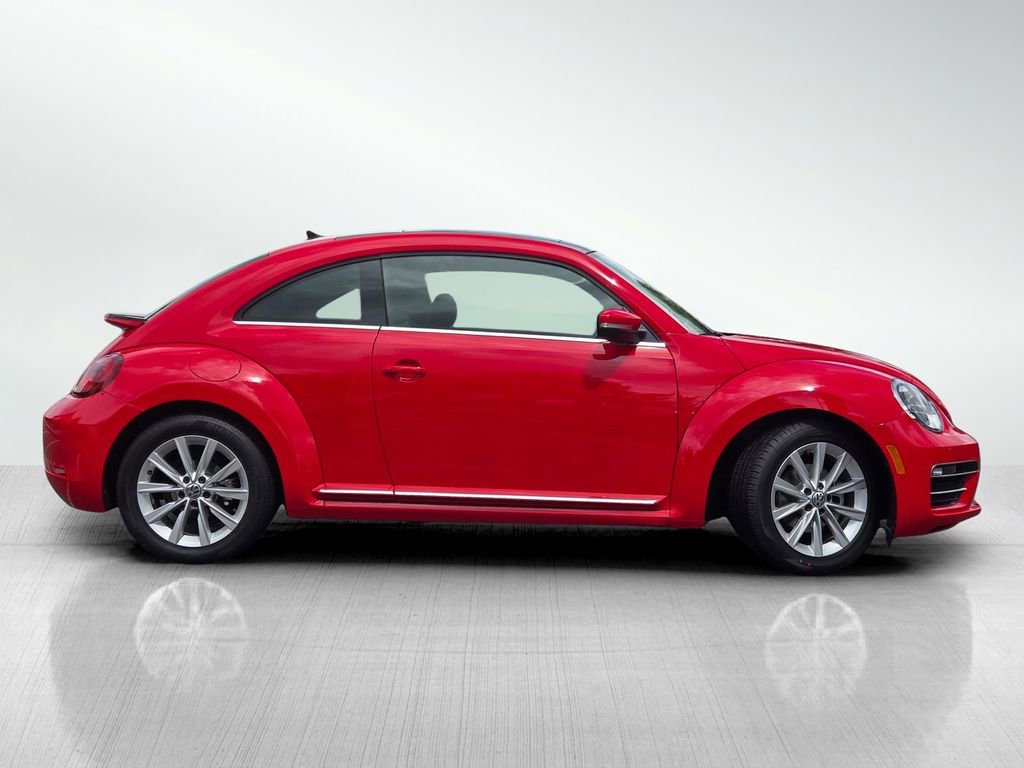 Used 2018 Volkswagen Beetle 2.0T SE FWD image 3