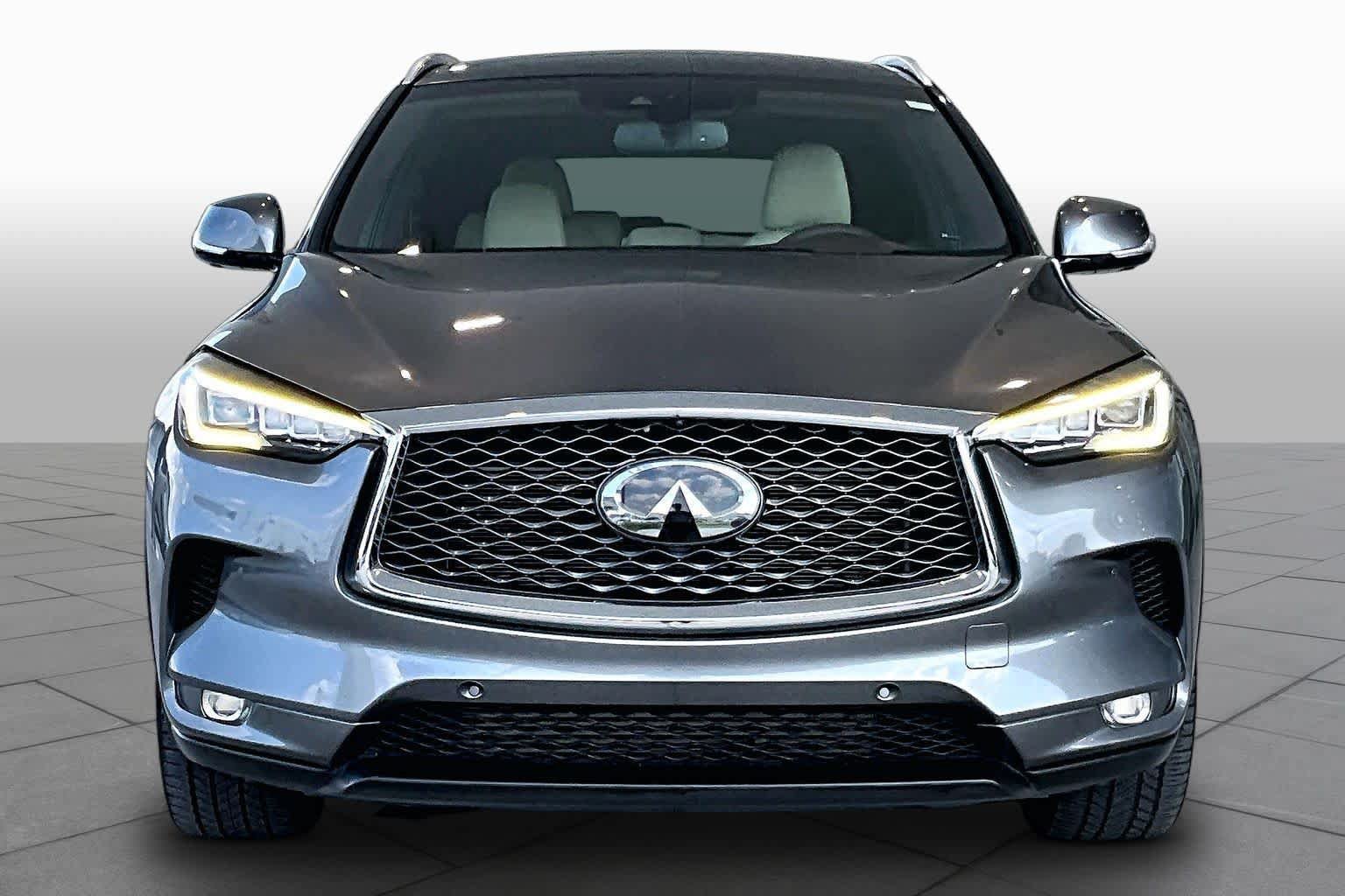 Used 2019 INFINITI QX50 Essential w/ Sensory Package FWD image 3