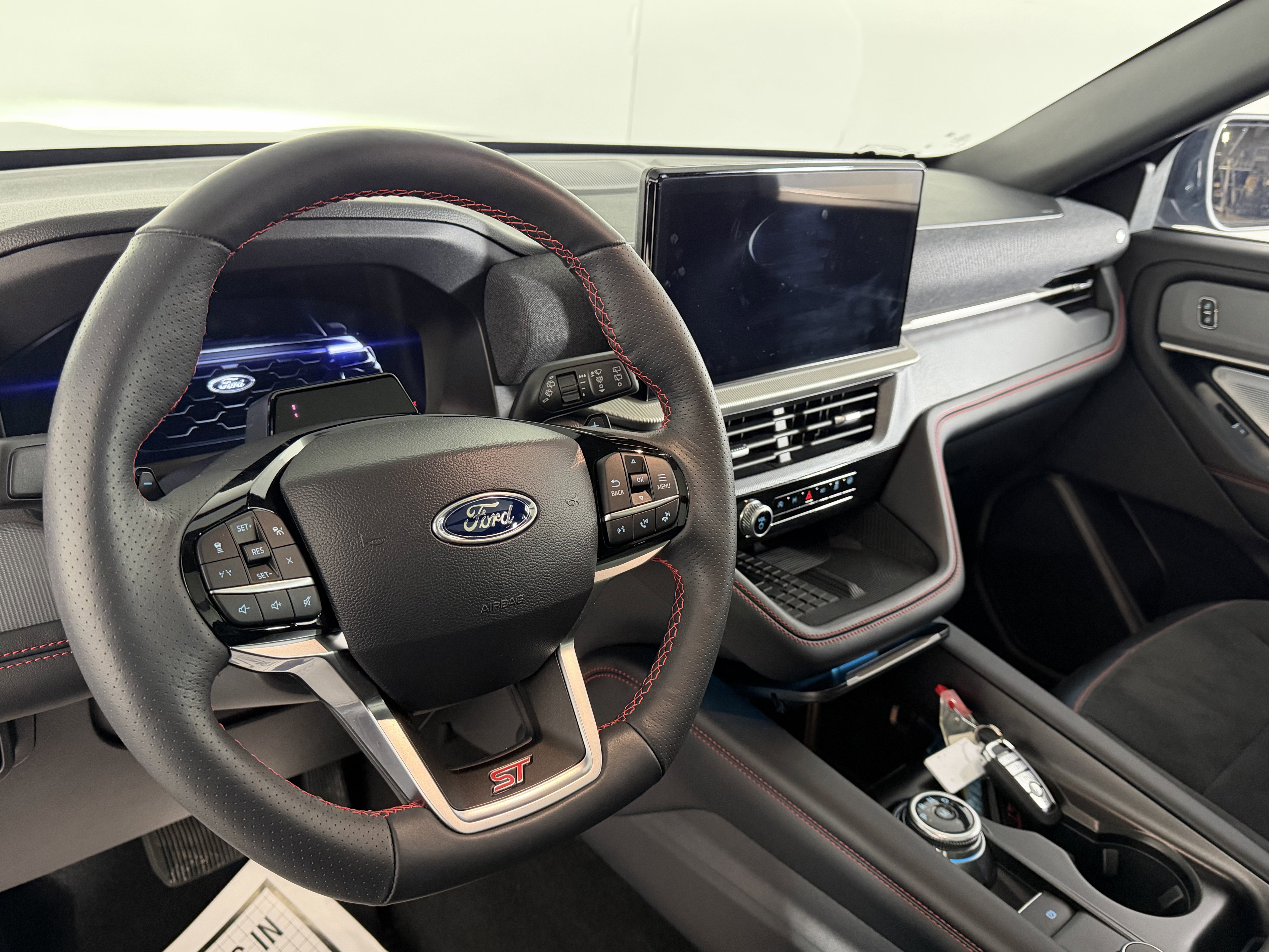 Used 2025 Ford Explorer ST image 14