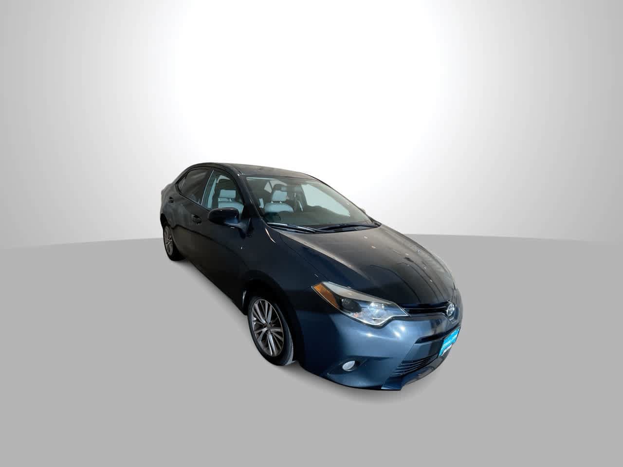 Used 2015 Toyota Corolla LE FWD image 2