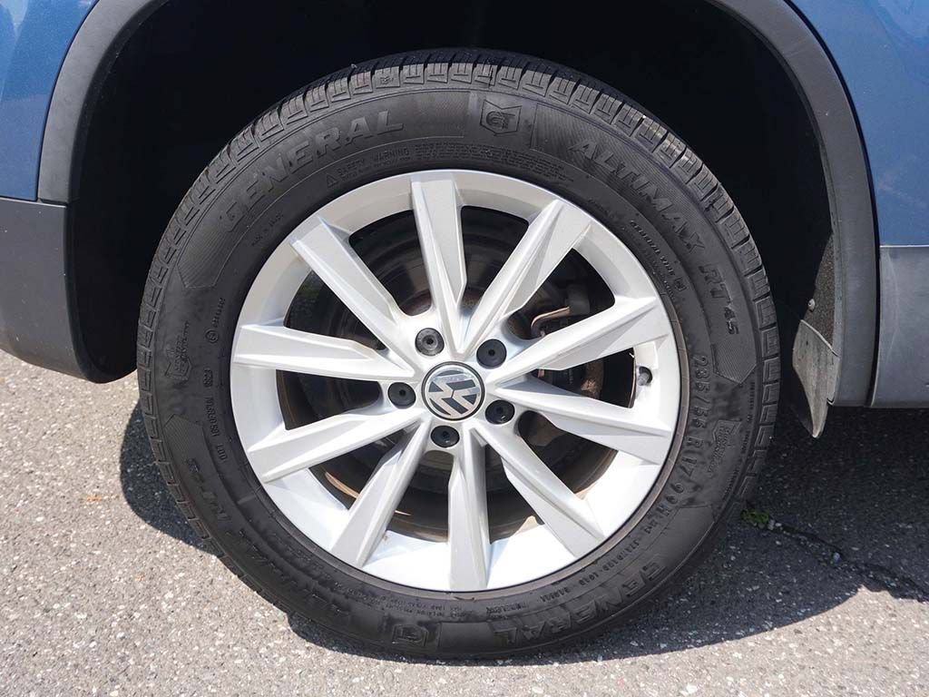 Used 2018 Volkswagen Tiguan Limited w/ Premium Package AWD/4WD image 16