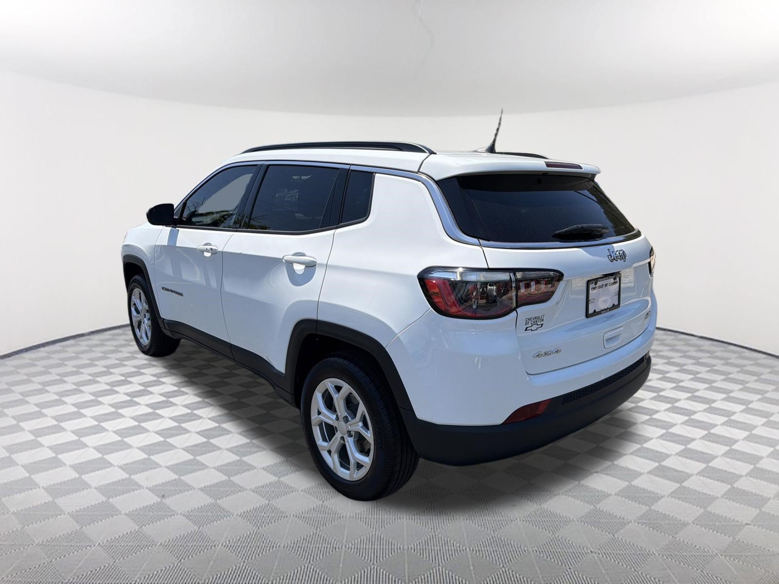 Used 2024 Jeep Compass Latitude AWD/4WD image 7