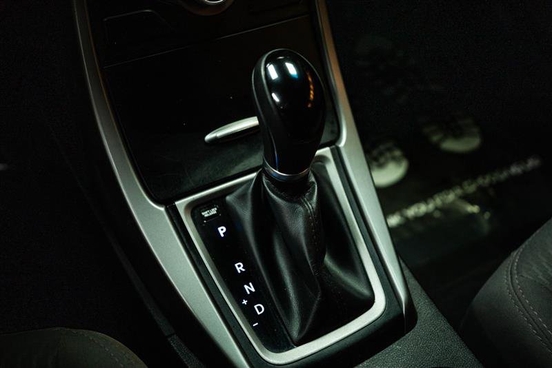 Used 2015 Hyundai Elantra SE FWD image 17