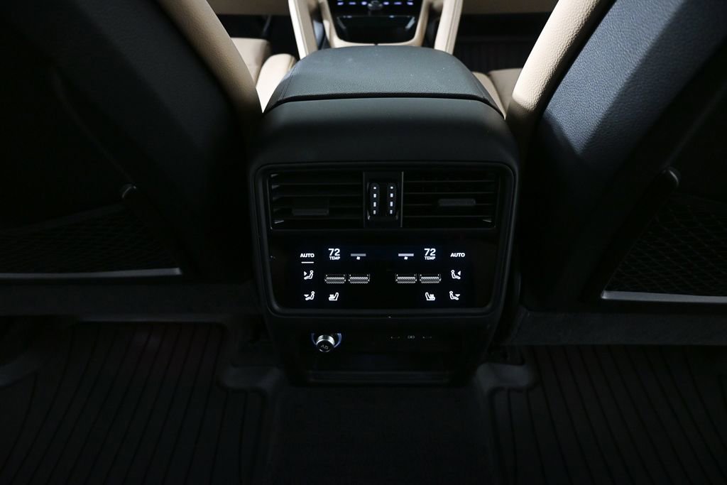 Used 2025 Porsche Cayenne AWD/4WD image 15