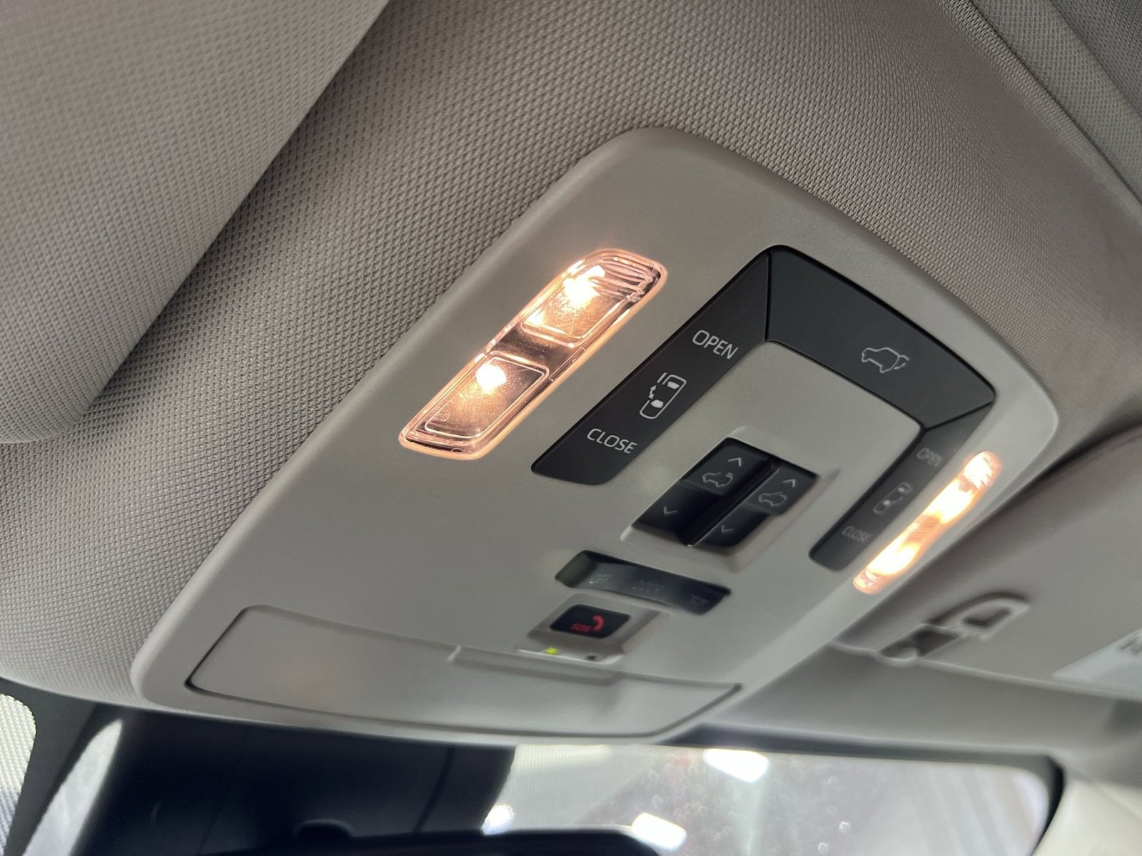 Used 2025 Toyota Sienna XLE image 35