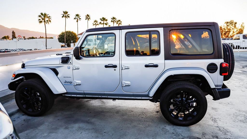 Used 2023 Jeep Wrangler Unlimited Sahara image 14