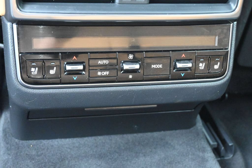 Used 2023 Lexus LX 600 4WD w/ Luxury Package image 19