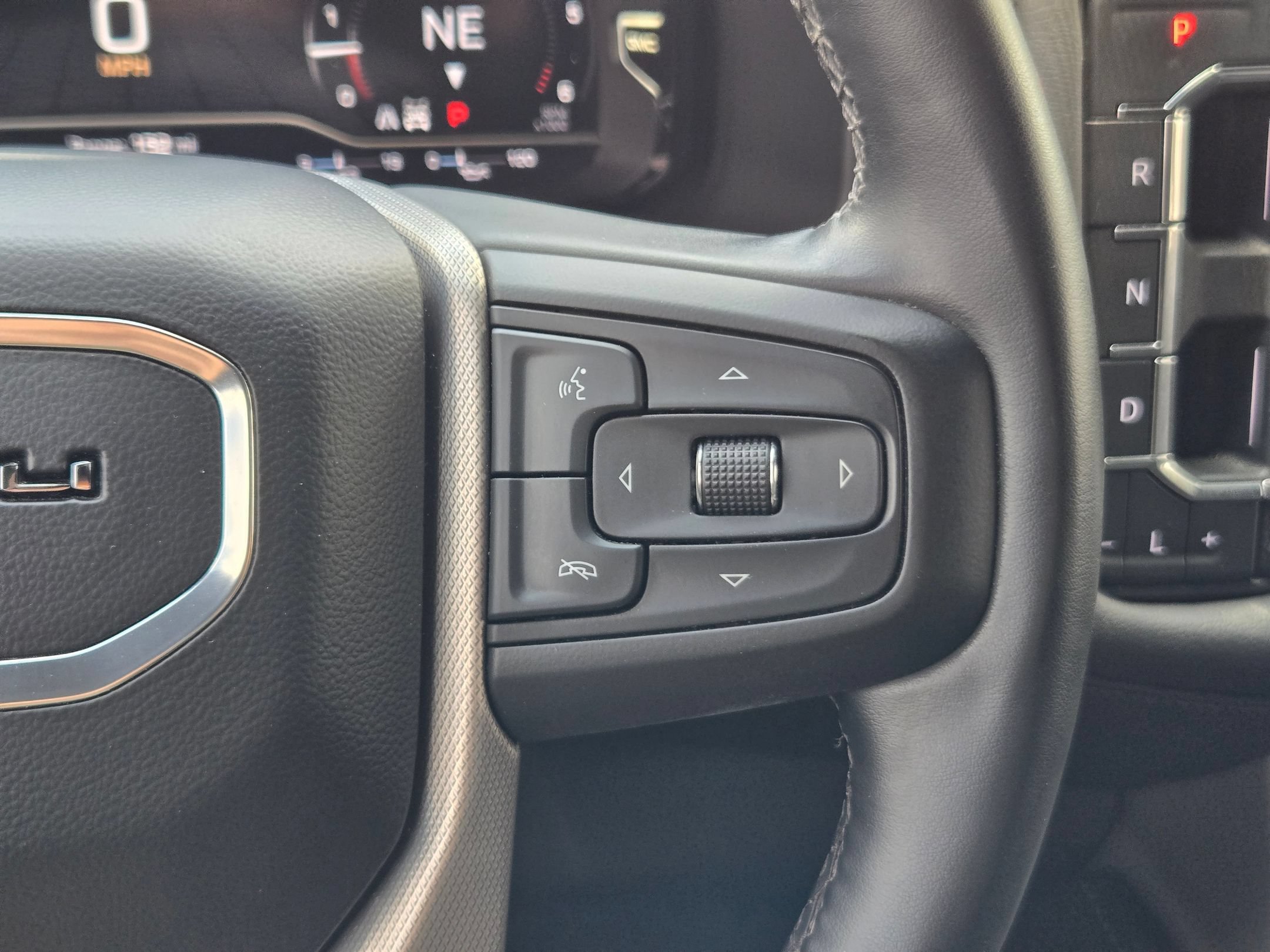 Used 2023 GMC Yukon XL Denali AWD/4WD image 13
