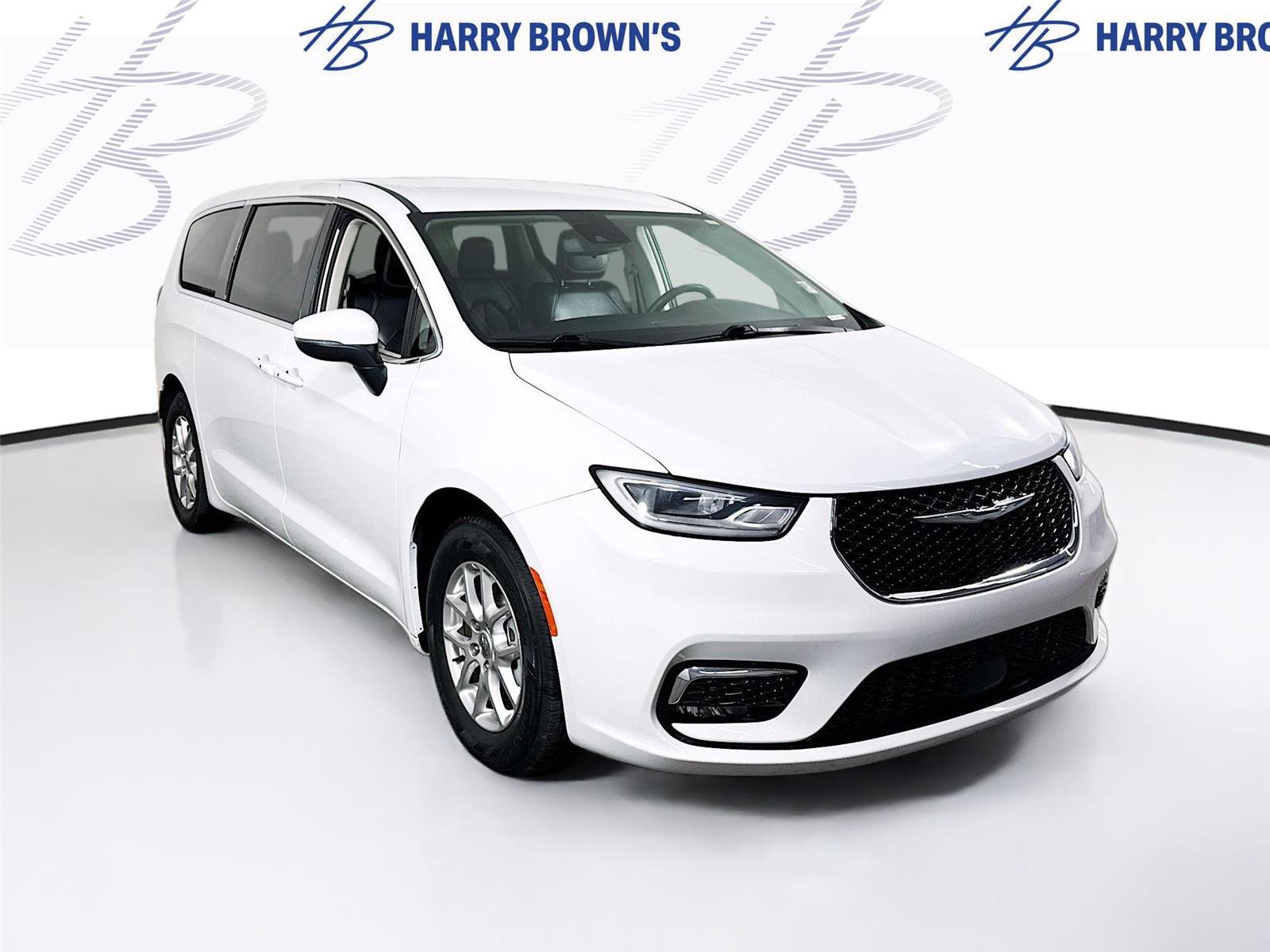 Used 2023 Chrysler Pacifica Touring-L image 26