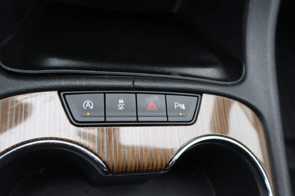 Used 2020 GMC Acadia SLE FWD image 13