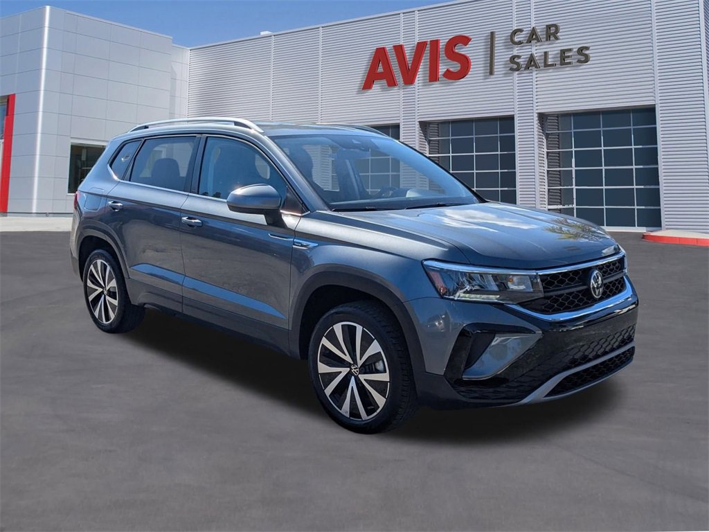 Used 2024 Volkswagen Taos SE image 3