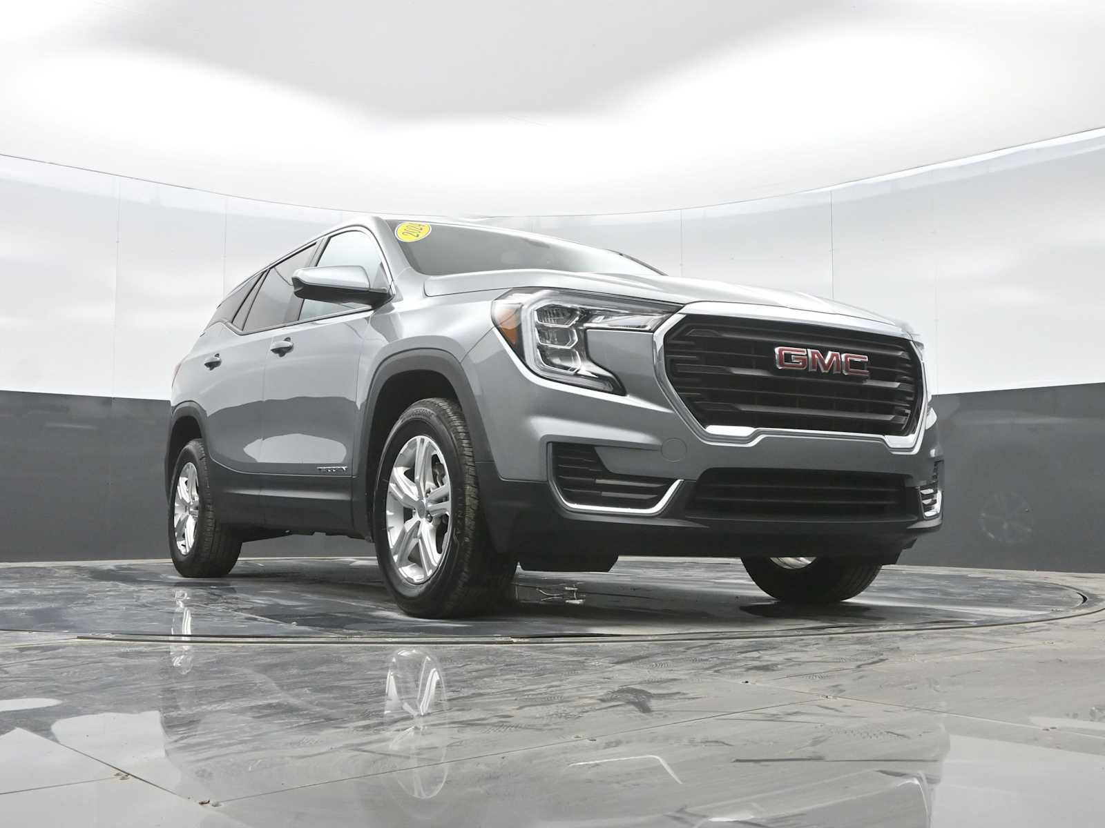 Used 2024 GMC Terrain SLE image 21