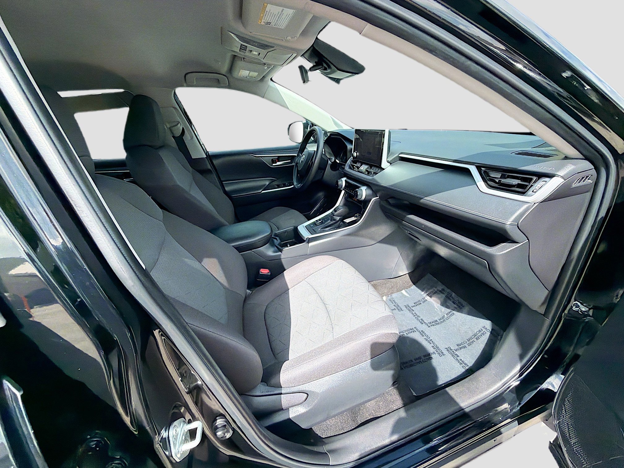 Used 2023 Toyota RAV4 Hybrid Woodland image 31