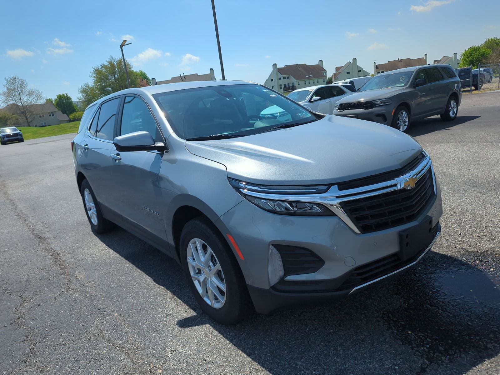 Used 2023 Chevrolet Equinox LT AWD/4WD image 2