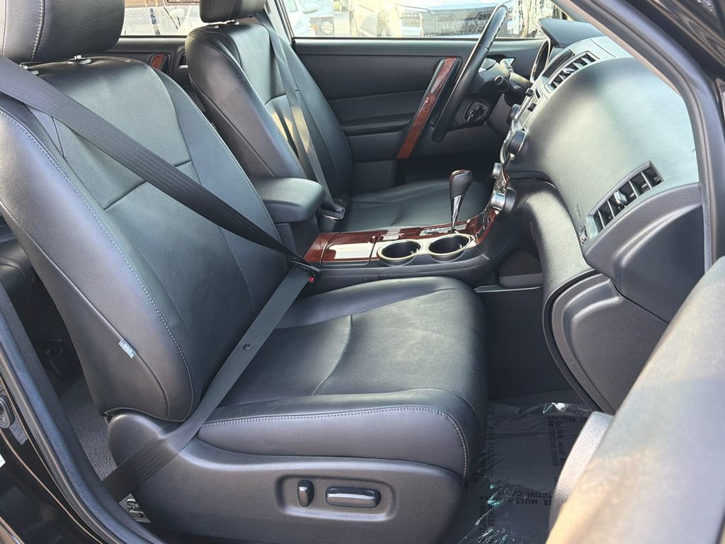 Used 2013 Toyota Highlander Limited FWD image 17