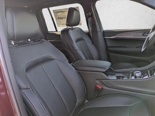 New 2025 Jeep Grand Cherokee Limited w/ Black Appearance Package image 17