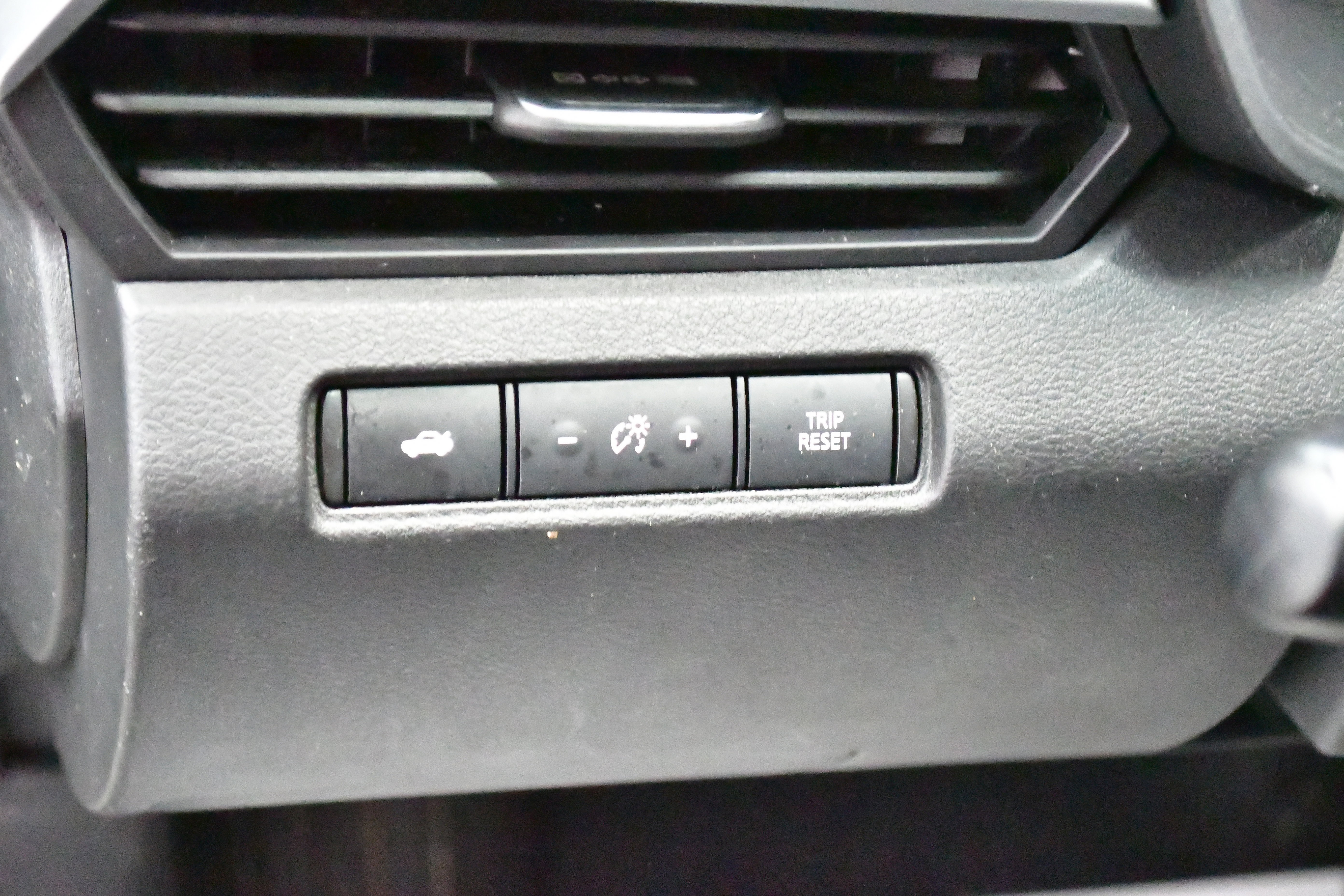 Used 2025 Nissan Altima 2.5 SV FWD image 12