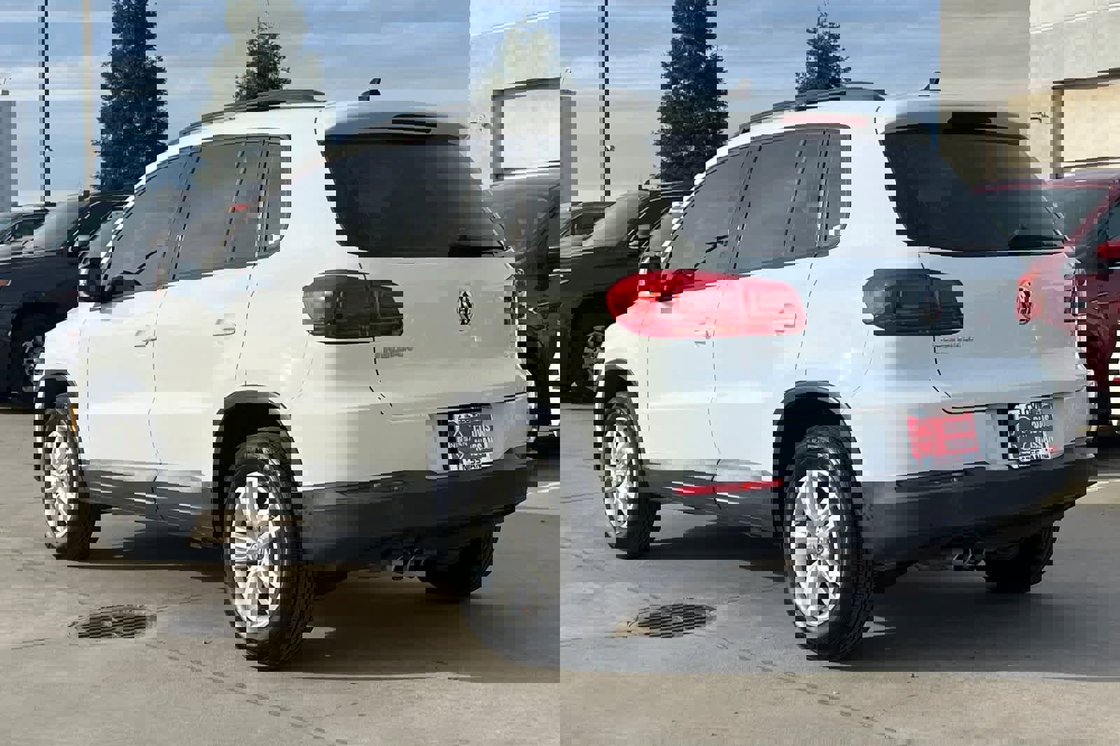 Used 2017 Volkswagen Tiguan S image 7