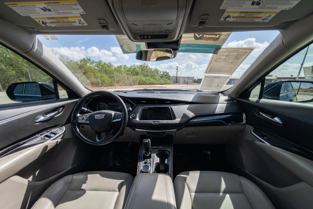 Used 2020 Cadillac XT4 Luxury FWD image 17